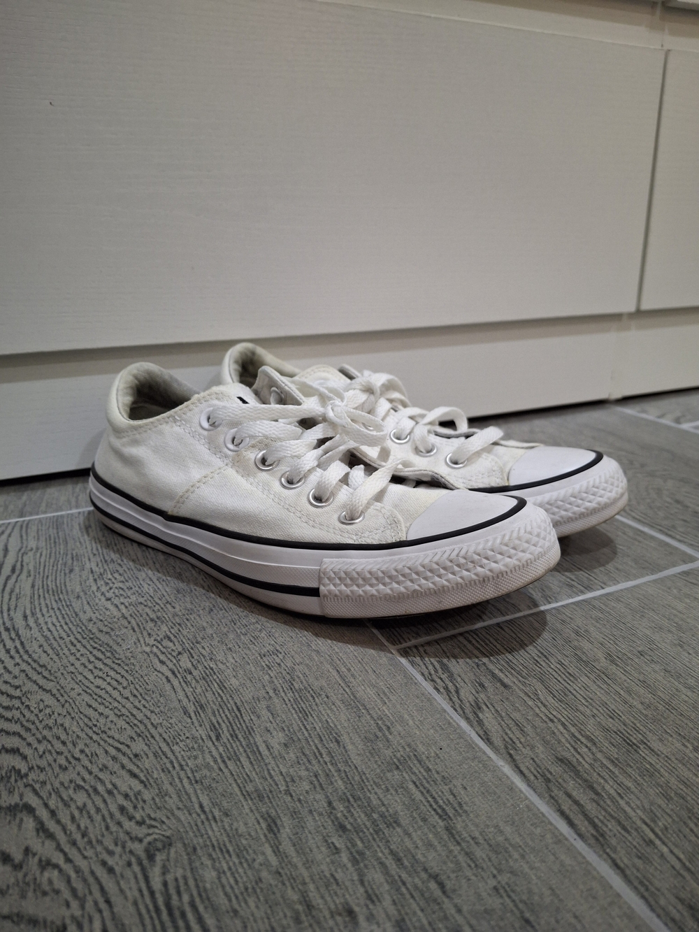 Converse - Picture 2 of 9